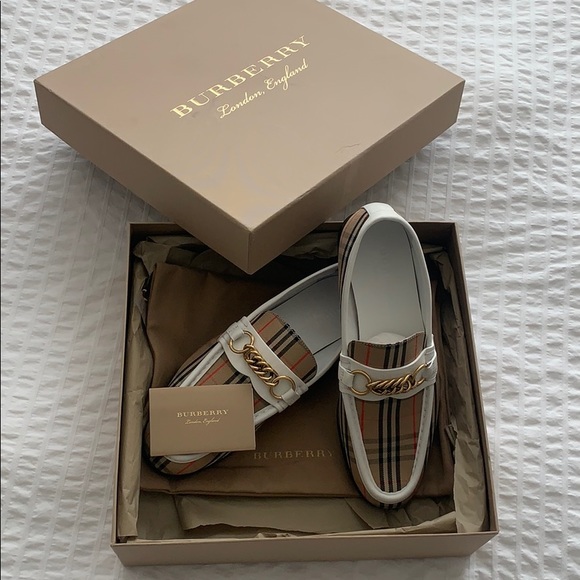 Burberry Shoes - 🎊HP New Burberry 🚨Price firm